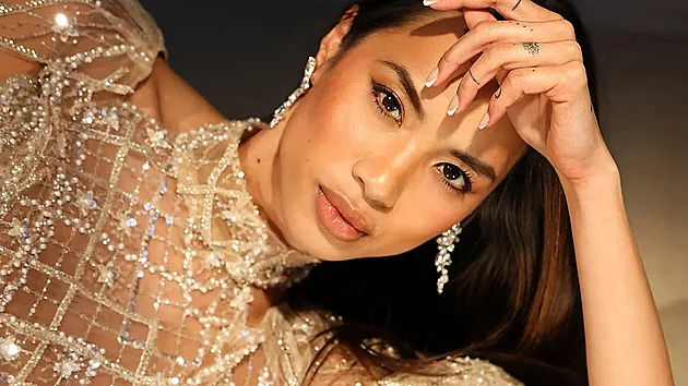 Finalistka sout�e Miss Universe �esko 2025 Duong Sarah Vu