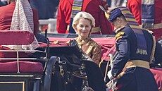 P�edsedkyn� Evropské komise Ursula von der Leyenová na vojenské p�ehlídce v...