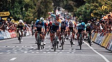 Ethan Vernon se raduje ve fini�i �tvrté etapy Down Under.