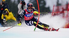 Americká hv�zda Mikaela Shiffrinová na trati slalomu ve �pindlerov� Mlýn�.