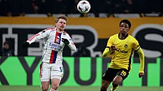 Pavel �ulc (vlevo) z Lyonu a Alvyn Sanches z Young Boys Bern.