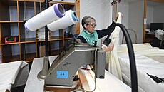 Zam�stnankyn� Schindlerovy pletárny p�i práci