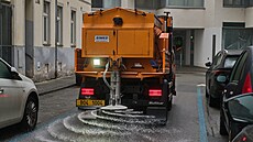 Kv�li ledovce jsou od páte�ního rána v brn�nských ulicích v�echny posypové...