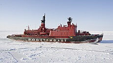 Jaderný ledoborec Jamal v Karském mo�i. (25. b�ezna 2025)