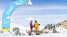 V brán� na startu Harakiri se stále n�kdo fotografuje. I ti, kte�í pak zamí�í...