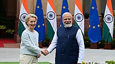 Indický premiér Naréndra Módí s p�edsedkyní Evropské komise Ursulou von der...