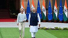 Indický premiér Naréndra Módí s p�edsedkyní Evropské komise Ursulou von der...