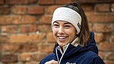 Skeletonistka Anna Fernstädtová pózuje fotograf�m na tiskové konferenci p�ed...