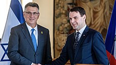 Tisková konference po setkání ministra zahrani�í Petra Macinky (Motoristé) s...