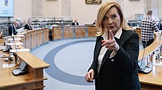 Ministryn� financí Alena Schillerová na zasedání vlády, která mimo jiné bude...