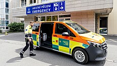 Jen proto, �e �lov�k p�ijede sanitkou, nemá na p�íjmu p�ednost. Léka� ur�uje...