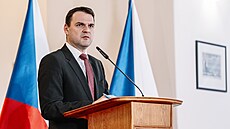 Ministr zahrani�í Petr Macinka na tiskové konferenci promluvil o své komunikaci...