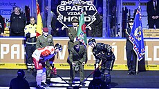 Úvodní buly ceremoniálu Sparta vzdává hold.