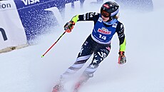Mikaela Shiffrinová reaguje po dojezdu ob�ího slalomu ve �pindlerov� Mlýn�.