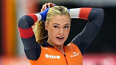 Nizozemská rychlobrusla�ka Jutta Leerdamová reaguje po dojezdu závodu na 1000...