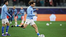 David Luiz z Pafosu se rozcvi�uje p�ed utkáním Ligy mistr� se Slavií.
