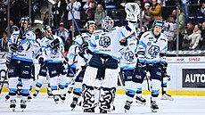 Liberecký branká� Petr Kvá�a slaví �isté konto proti Komet�.