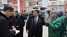 Severokorejský v�dce Kim �ong-un nav�t�vuje strojírenský komplex ve m�st�...