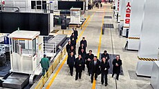 Severokorejský v�dce Kim �ong-un nav�t�vuje strojírenský komplex ve m�st�...