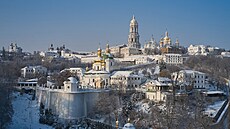 Sníh pokrývá pravoslavný klá�ter Kyjevskope�erská lávra. (14. ledna 2026)