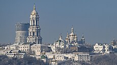 Sníh pokrývá pravoslavný klá�ter Kyjevskope�erská lávra. (16. ledna 2026)