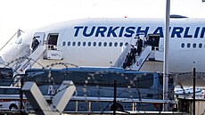 Ihned po p�íletu do Prahy zamí�ili barcelon�tí fotbalisté do p�istavených...