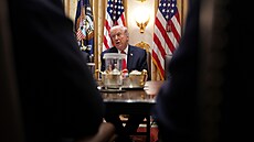 Americký prezident Donald Trump b�hem jednání svého kabinetu. (29. ledna 2026)