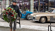 Stovky lidí se byly v Kongresovém centru ve Zlín� naposledy rozlou�it se známým...