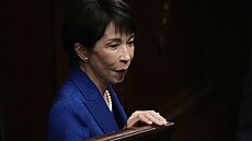 Japonská premiérka Sanae Takai�iová se ú�astní mimo�ádného zasedání parlamentu,...