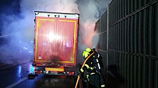 Po�ár kamionu na dálnici D1 p�ed Brnem sm�r Ostrava, 185. km. (27. ledna 2026)