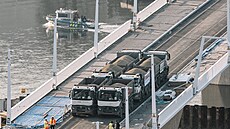 Zát�ová zkou�ka Dvoreckého mostu p�es Vltavu, Lihovar-Dvorce (21. ledna 2026)