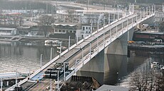 Zát�ová zkou�ka Dvoreckého mostu p�es Vltavu, Lihovar-Dvorce (21. ledna 2026)