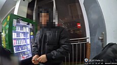 Strá�níci zajistili mu�e, který se sna�il drátem vykrást automat s výrobky THC