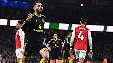 Úto�ník Matheus Cunha z Manchesteru United se raduje z vít�zného gólu v utkání...