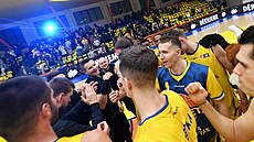 Úste�tí basketbalisté slaví výhru.
