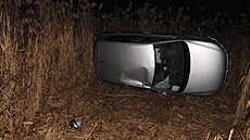 Sedmnáctiletý mladík bez �idi�ského oprávn�ní skon�il v p�íkop�, po nehod�...