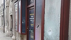 Na kancelá� bývalého �éfa Pirát� Ivana Barto�e v Kutné Ho�e n�kdo zaúto�il....