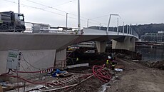 P�íprava na zat�ovací zkou�ky Dvoreckého mostu