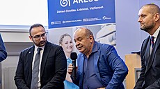 Na snímku zleva: Paris Charalampidis � �editel pro PR a marketing AKESO holding...