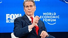 Americký ministr financí Scott Bessent ve �výcarském Davosu na výro�ním...