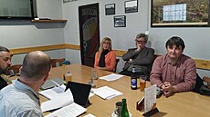 Odp�rci v�trných elektráren z ji�ního Plze�ska se se�li v Plzni s noviná�i....