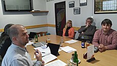 Odp�rci v�trných elektráren z ji�ního Plze�ska se se�li v Plzni s noviná�i....