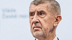 Tisková konference po jednání zástupc� vlády a odbor� o navý�ení plat� ve...