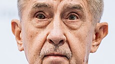 Tisková konference po jednání zástupc� vlády a odbor� o navý�ení plat� ve...