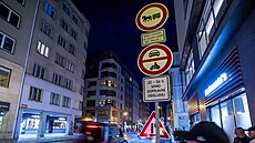 Radnice m�stské �ásti Praha 1 u� omezila vjezd do Starého M�sta. Nyní nov� platí také zákaz vjezdu pro ve�kerou tranzitní dopravu v Petrské �tvrti. r�jezdu 