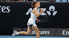 Karolína Muchová se hecuje ve druhém kole Australian Open.