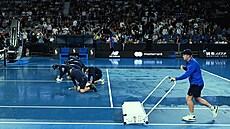 St�ede�ní program Australian Open p�eru�il dé��.