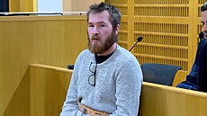 Ob�alovaný Jaroslav Jaryny� u Obvodního soudu pro Prahu 8