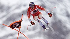 Marco Odermatt na trati ve sjezdu ve Wengenu.