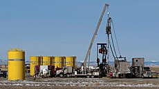 Spole�nost Argosy Energy provádí frakování b�idlicové ropy v kanadské Albert�....